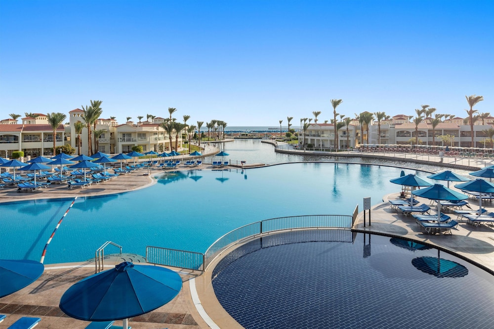 Pickalbatros Dana Beach Resort - Hurghada — Swimming pool in Hurghada, Red Sea