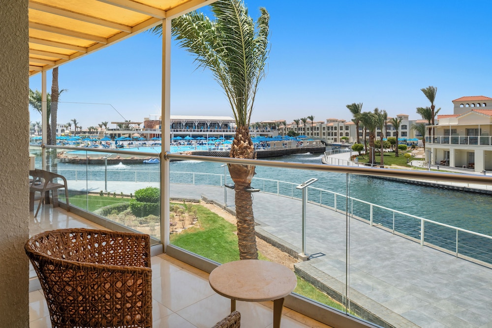 Pickalbatros Dana Beach Resort - Hurghada — Hotel rooms in Hurghada, Red Sea