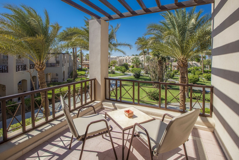 Iberotel Makadi Beach by JAZ - All inclusive — Hotel building in Makadi Bay, Red Sea