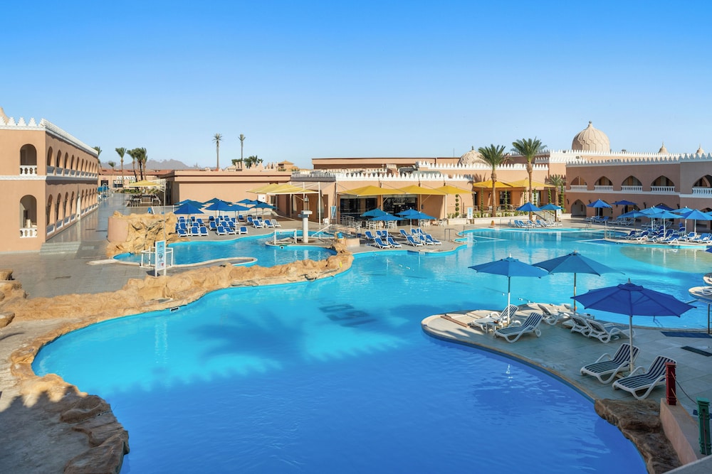Pickalbatros Alf Leila Wa Leila Resort - Neverland Hurghada — Swimming pool in Hurghada, Red Sea