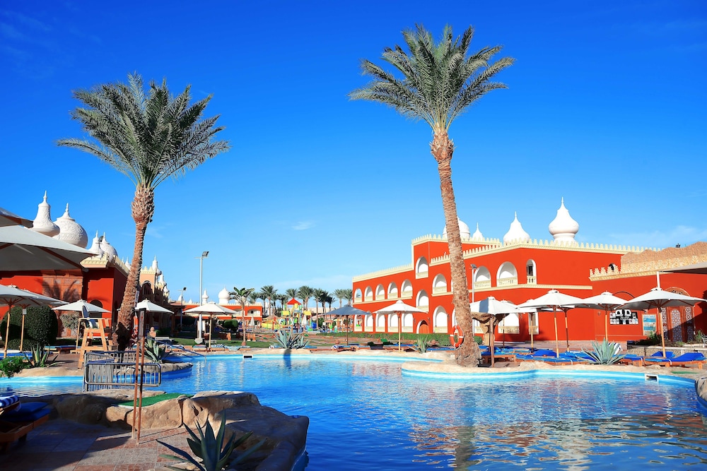 Pickalbatros Alf Leila Wa Leila Resort - Neverland Hurghada — Swimming pool in Hurghada, Red Sea