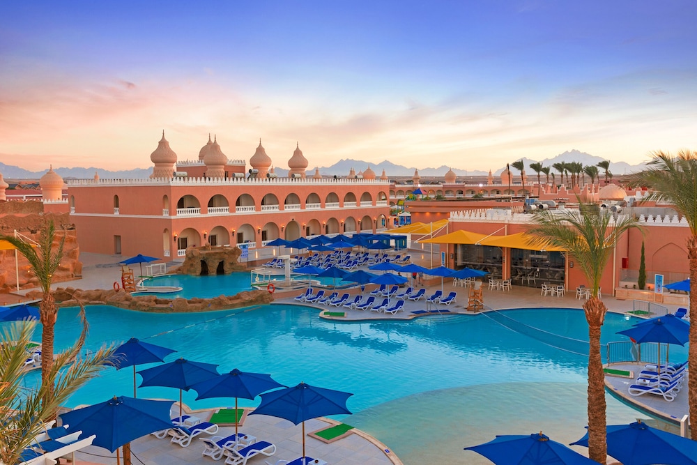 Pickalbatros Alf Leila Wa Leila Resort - Neverland Hurghada — Swimming pool in Hurghada, Red Sea