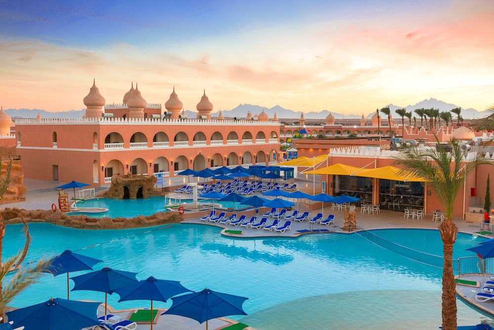 Pickalbatros Alf Leila Wa Leila Resort - Neverland Hurghada — Swimming pool in Hurghada, Red Sea
