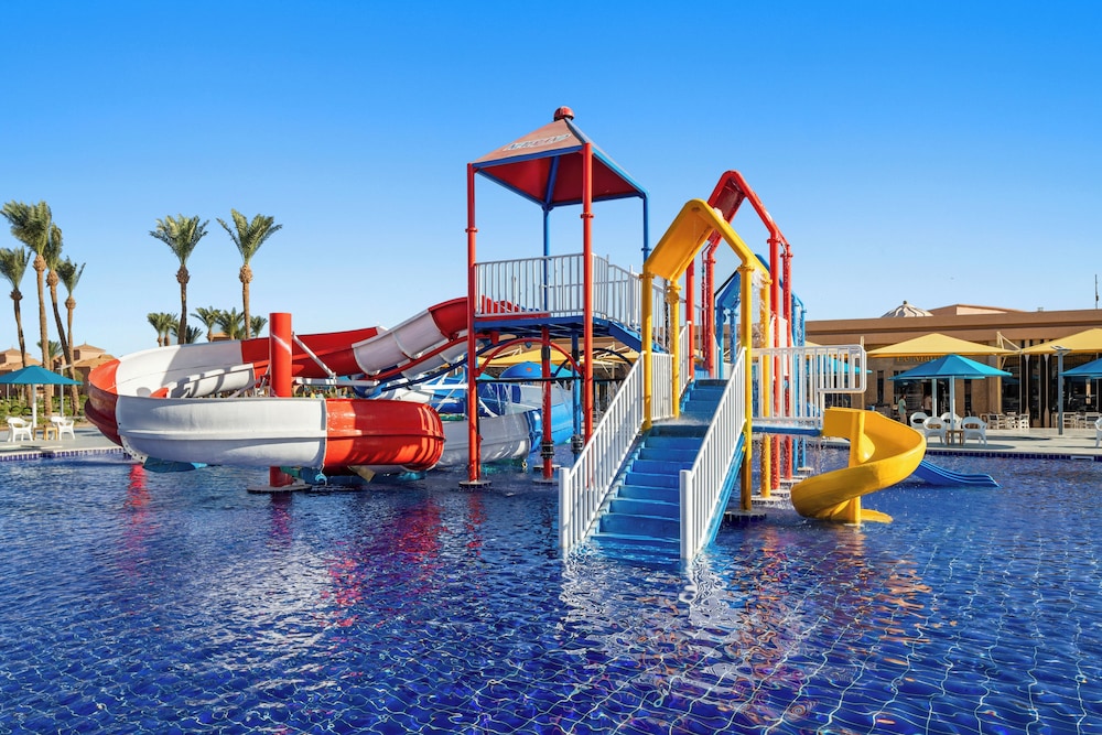 Pickalbatros Alf Leila Wa Leila Resort - Neverland Hurghada — Swimming pool in Hurghada, Red Sea