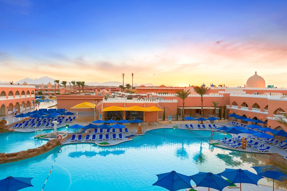 Pickalbatros Alf Leila Wa Leila Resort - Neverland Hurghada — Swimming pool in Hurghada, Red Sea