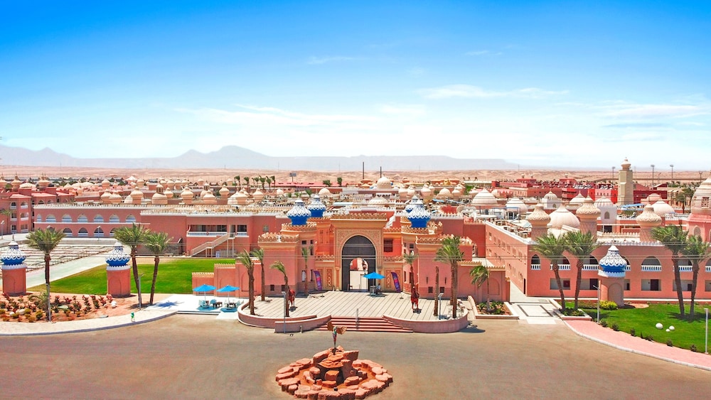 Pickalbatros Alf Leila Wa Leila Resort - Neverland Hurghada — Hotel building in Hurghada, Red Sea