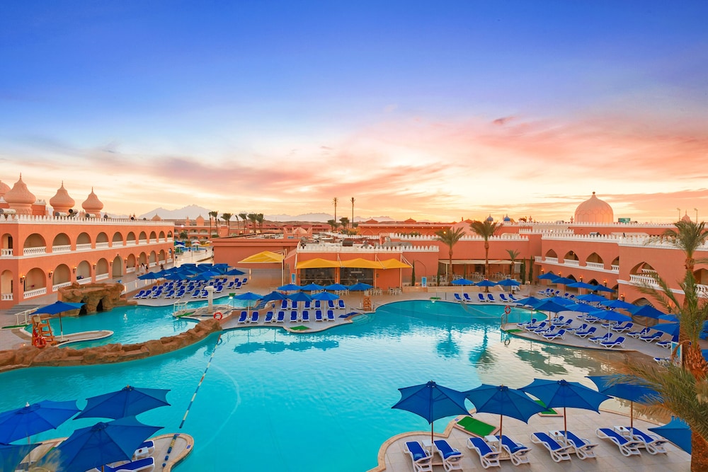 Pickalbatros Alf Leila Wa Leila Resort - Neverland Hurghada — Swimming pool in Hurghada, Red Sea