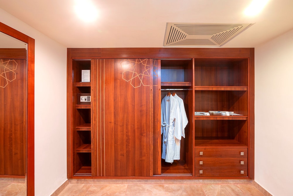 Pickalbatros Alf Leila Wa Leila Resort - Neverland Hurghada — Hotel rooms in Hurghada, Red Sea