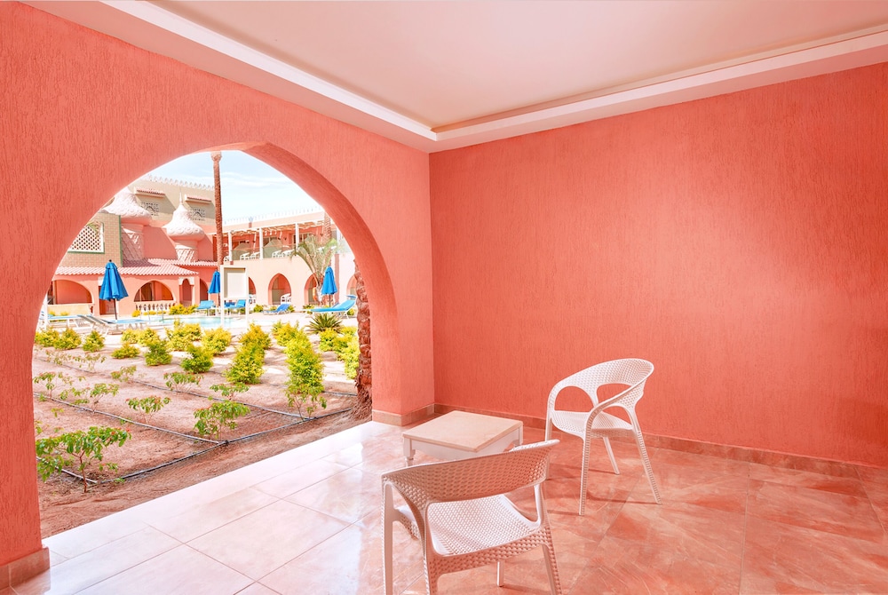Pickalbatros Alf Leila Wa Leila Resort - Neverland Hurghada — Hotel building in Hurghada, Red Sea