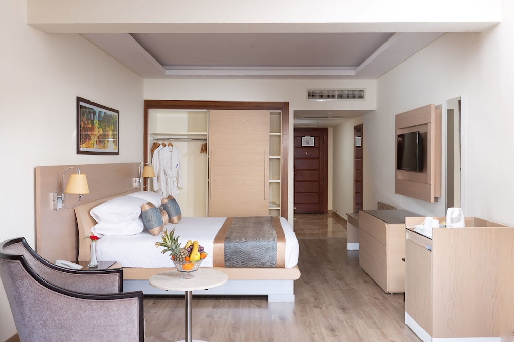 Pickalbatros Alf Leila Wa Leila Resort - Neverland Hurghada — Hotel rooms in Hurghada, Red Sea