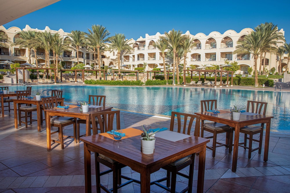 JAZ Makadi Star & Spa - Adults Only +16 — Swimming pool in Makadi Bay, Red Sea