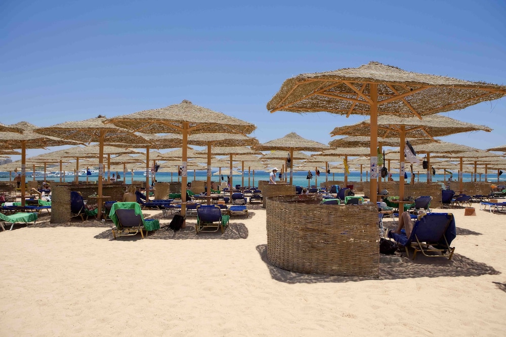 JAZ Makadi Star & Spa - Adults Only +16 — Beach in Makadi Bay, Red Sea
