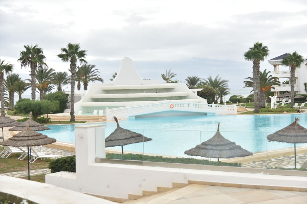 Royal Tulip Taj Sultan — Swimming pool in Hammamet, Nabeul