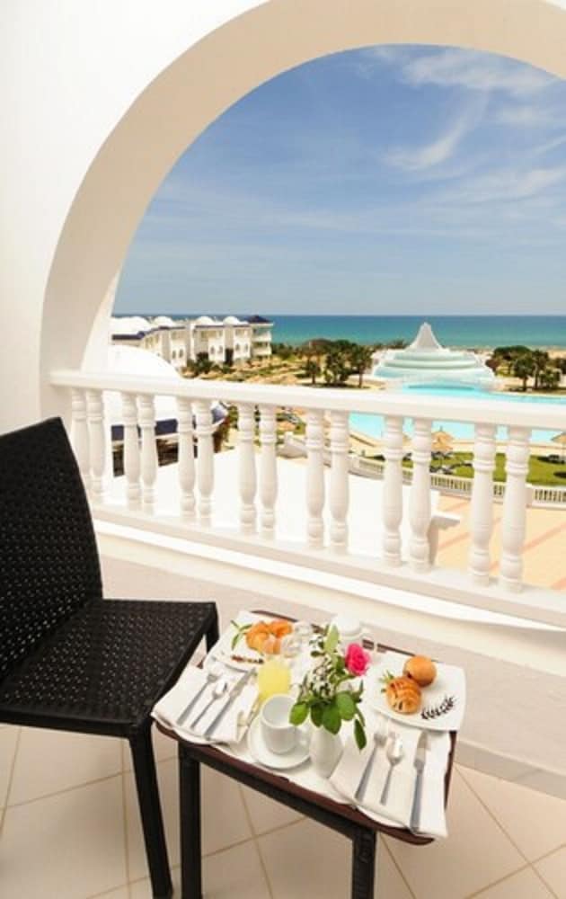 Royal Tulip Taj Sultan — Hotel rooms in Hammamet, Nabeul