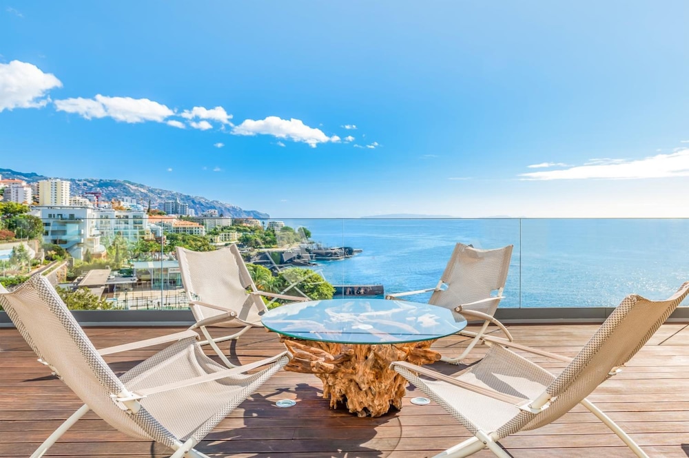 Hotel Baía Azul — Hotel rooms in Funchal, Madeira