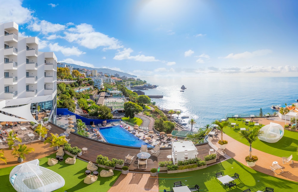 Hotel Baía Azul — Swimming pool in Funchal, Madeira
