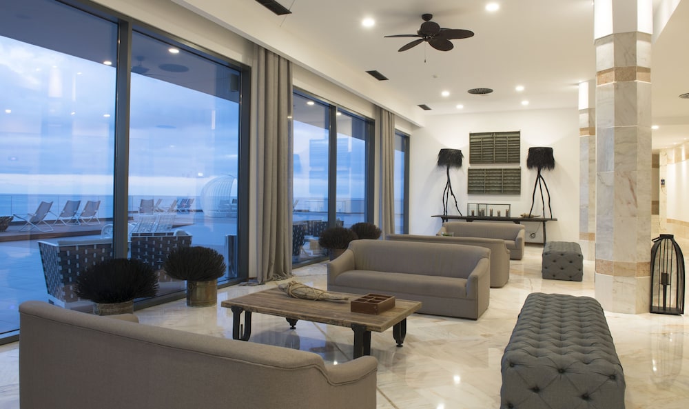 Hotel Baía Azul — Hotel rooms in Funchal, Madeira