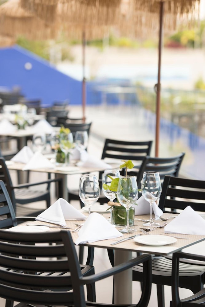 Hotel Baía Azul — Restaurant & bars in Funchal, Madeira