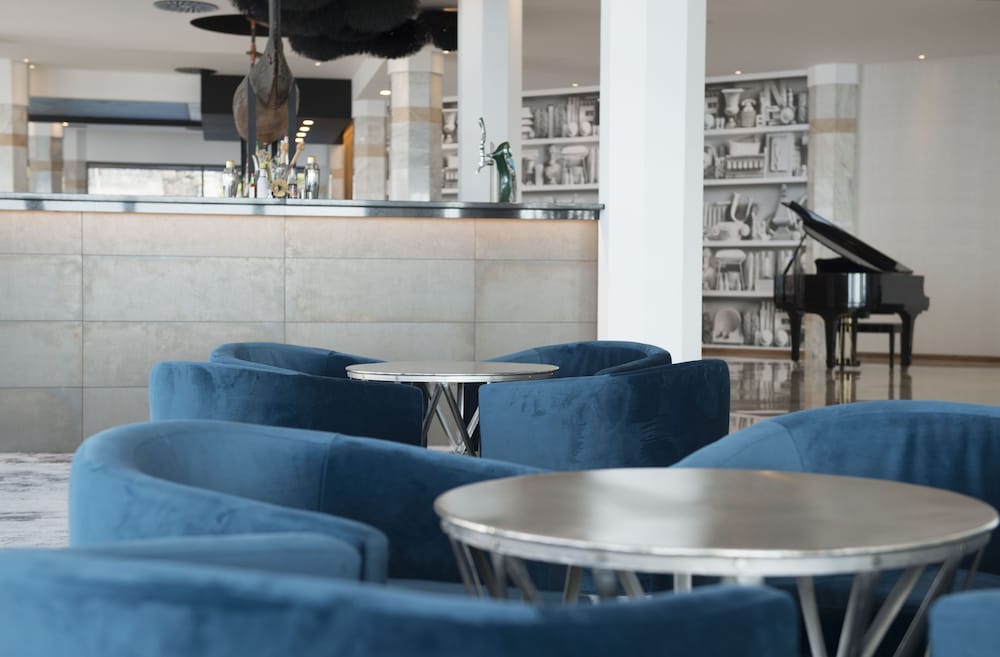 Hotel Baía Azul — Restaurant & bars in Funchal, Madeira