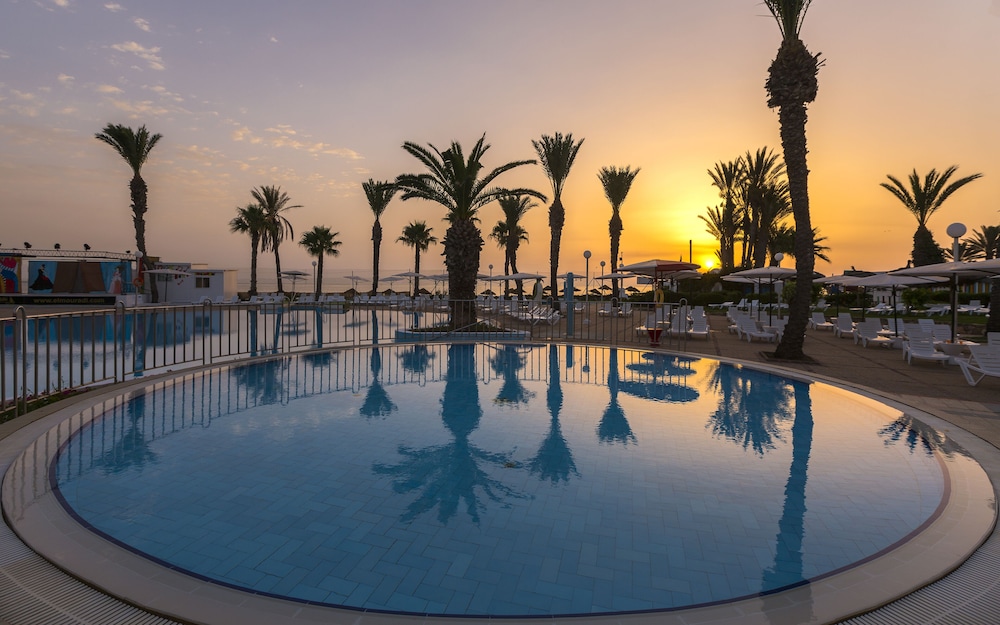 El Mouradi Skanes — Pool in Skanes inc. Monastir, Monastir