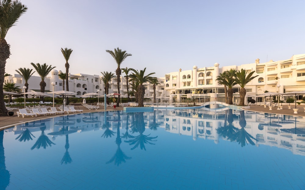 El Mouradi Skanes — Pool in Skanes inc. Monastir, Monastir