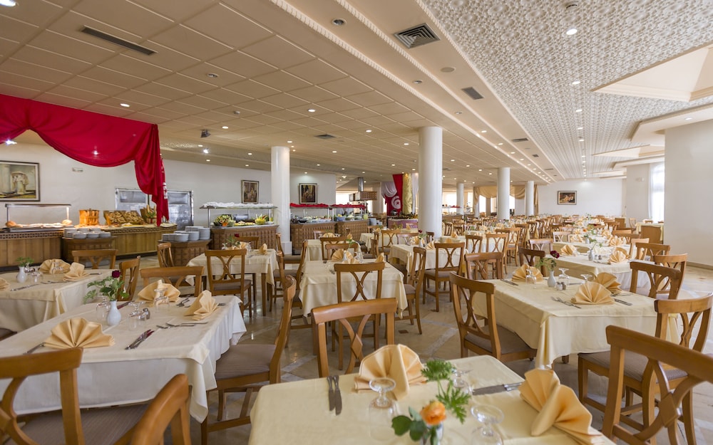 El Mouradi Skanes — Restaurant in Skanes inc. Monastir, Monastir