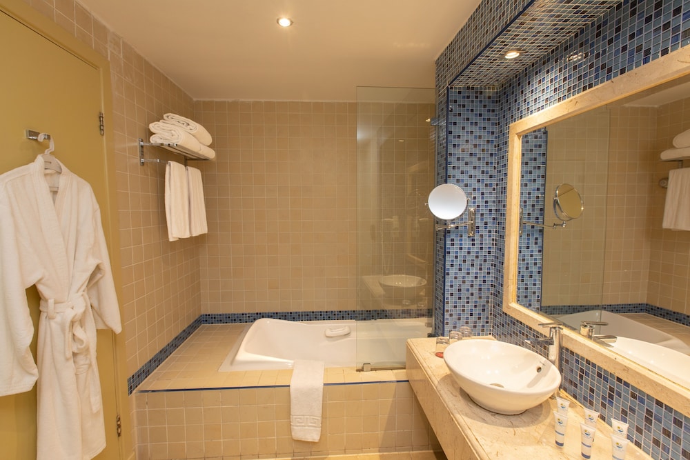 Naama Bay Hotel & Resort — Hotel rooms in Sharm El Sheikh, Red Sea