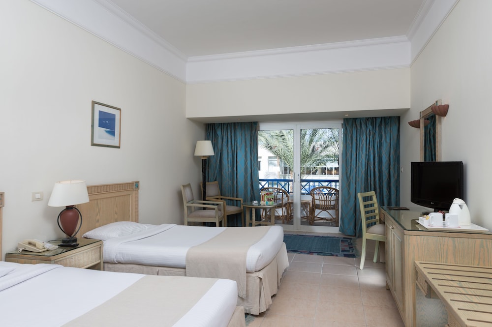 Naama Bay Hotel & Resort — Hotel rooms in Sharm El Sheikh, Red Sea
