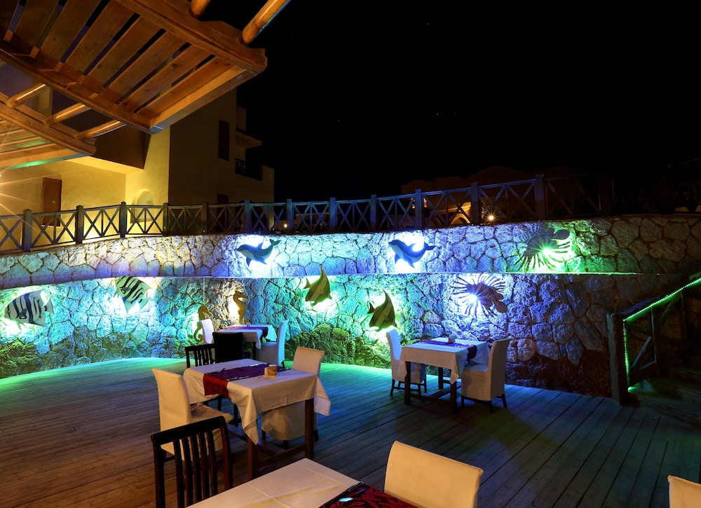 Rehana Royal Beach Resort - Aquapark & Spa - Families & Couples Only -  Premium Ultra All-Inclusive 24H — Restaurant & bars in Sharm El Sheikh, Red Sea