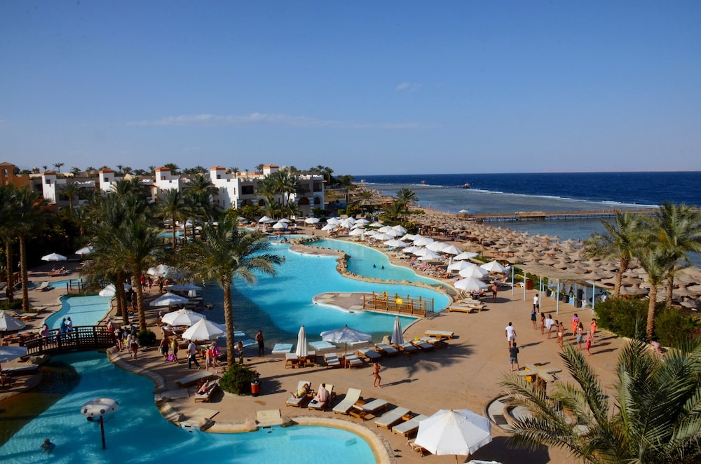 Rehana Royal Beach Resort - Aquapark & Spa - Families & Couples Only -  Premium Ultra All-Inclusive 24H — Swimming pool in Sharm El Sheikh, Red Sea
