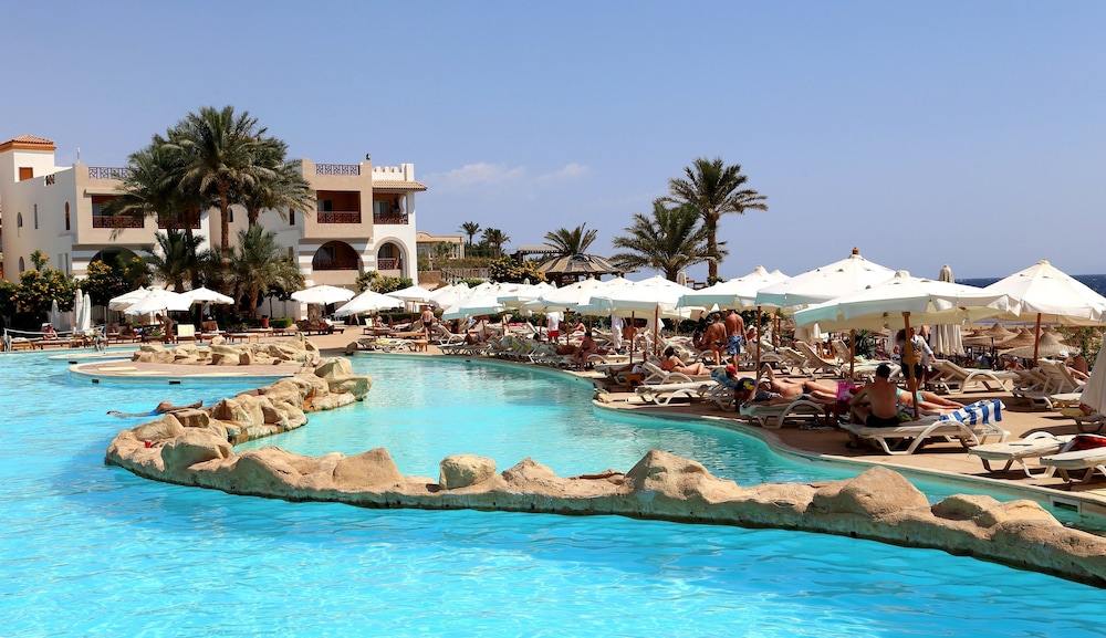 Rehana Royal Beach Resort - Aquapark & Spa - Families & Couples Only -  Premium Ultra All-Inclusive 24H — Swimming pool in Sharm El Sheikh, Red Sea
