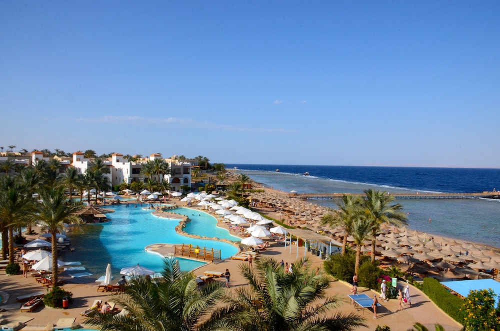 Rehana Royal Beach Resort - Aquapark & Spa - Families & Couples Only -  Premium Ultra All-Inclusive 24H — Swimming pool in Sharm El Sheikh, Red Sea