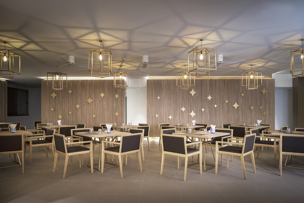 Centara Life Phu Pano Krabi — Restaurant & bars in Ao Nang, Krabi
