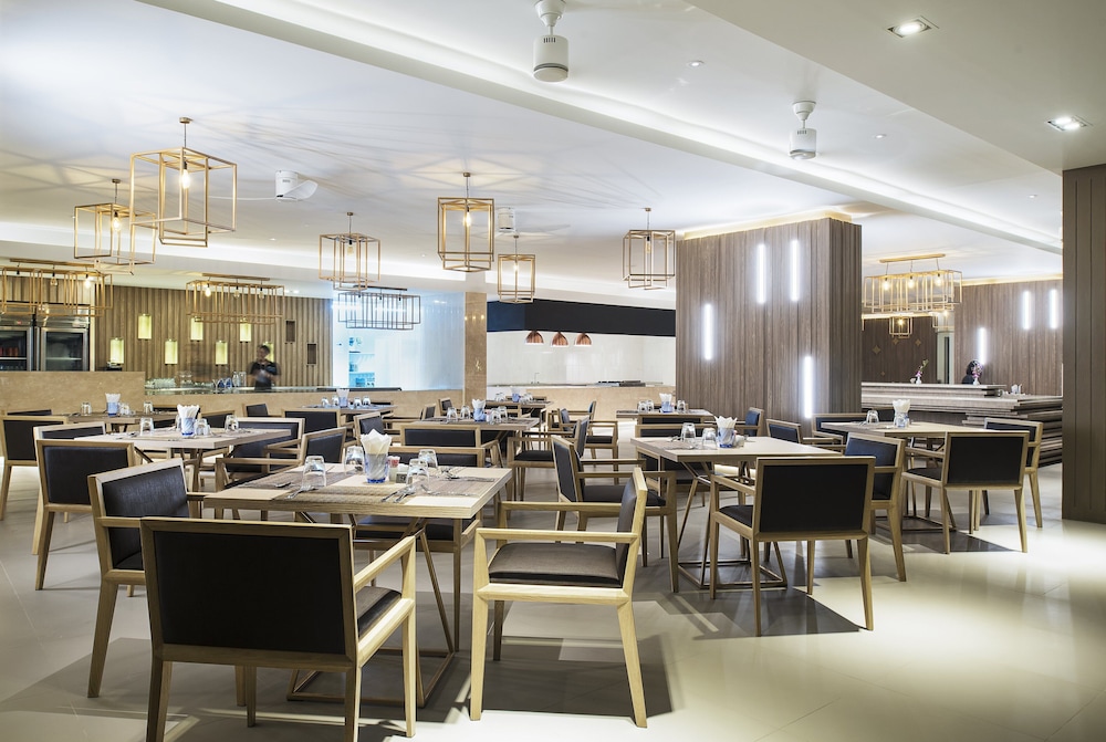 Centara Life Phu Pano Krabi — Restaurant & bars in Ao Nang, Krabi