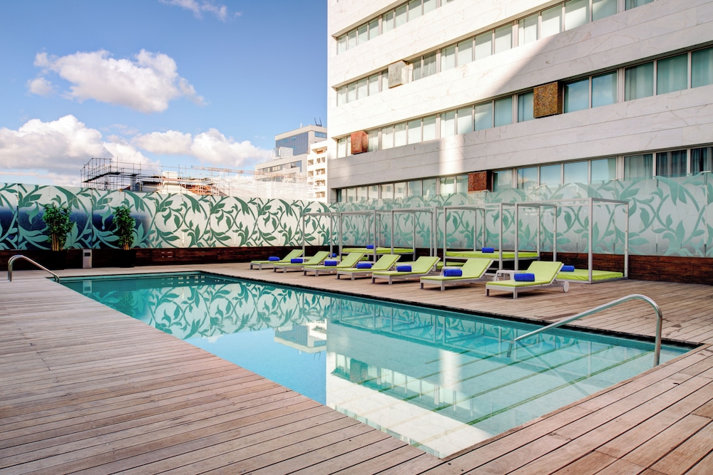 VIP Grand Lisboa Hotel & Spa — Swimming pool in Lisbon, Lisboa