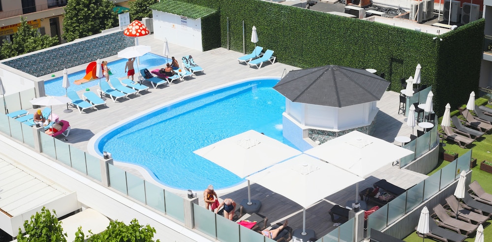 Hotel Maria del Mar — Swimming pool in Lloret de Mar, Catalonia