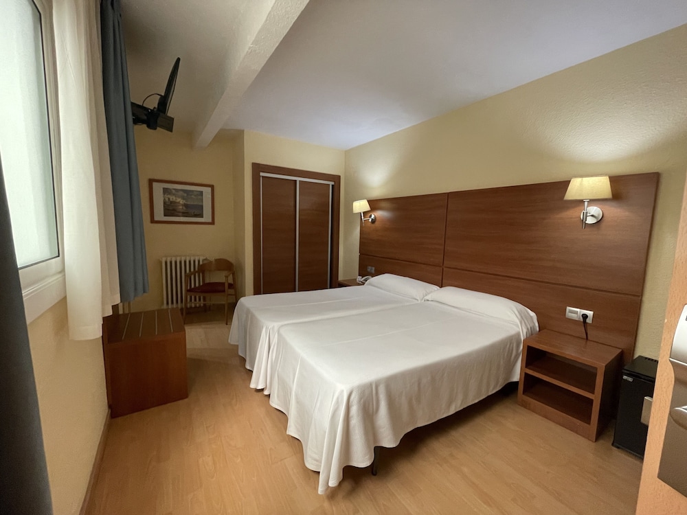Hotel Maria del Mar — Hotel rooms in Lloret de Mar, Catalonia