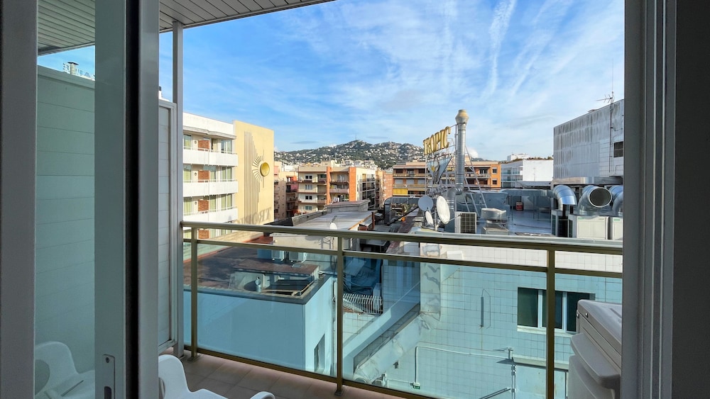 Hotel Maria del Mar — Hotel rooms in Lloret de Mar, Catalonia