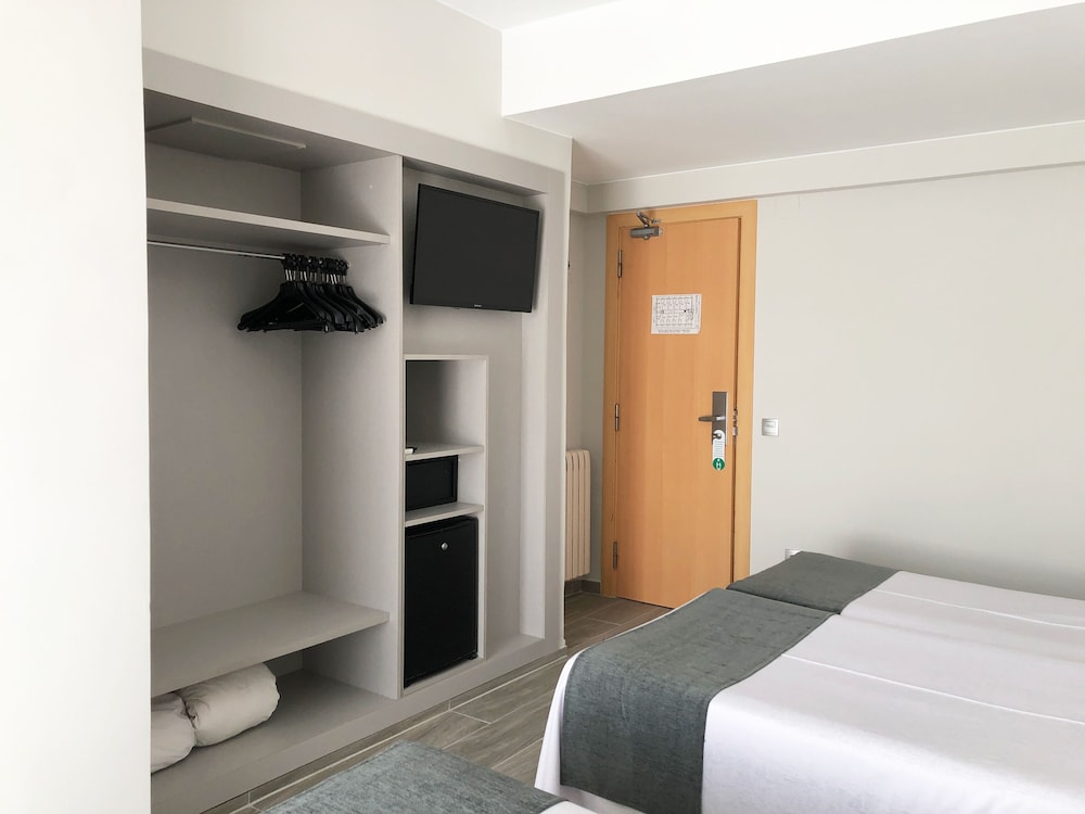 Hotel Maria del Mar — Hotel rooms in Lloret de Mar, Catalonia