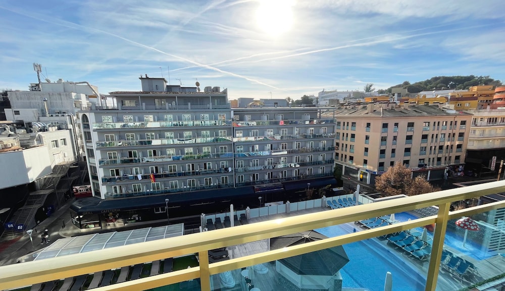 Hotel Maria del Mar — Hotel building in Lloret de Mar, Catalonia