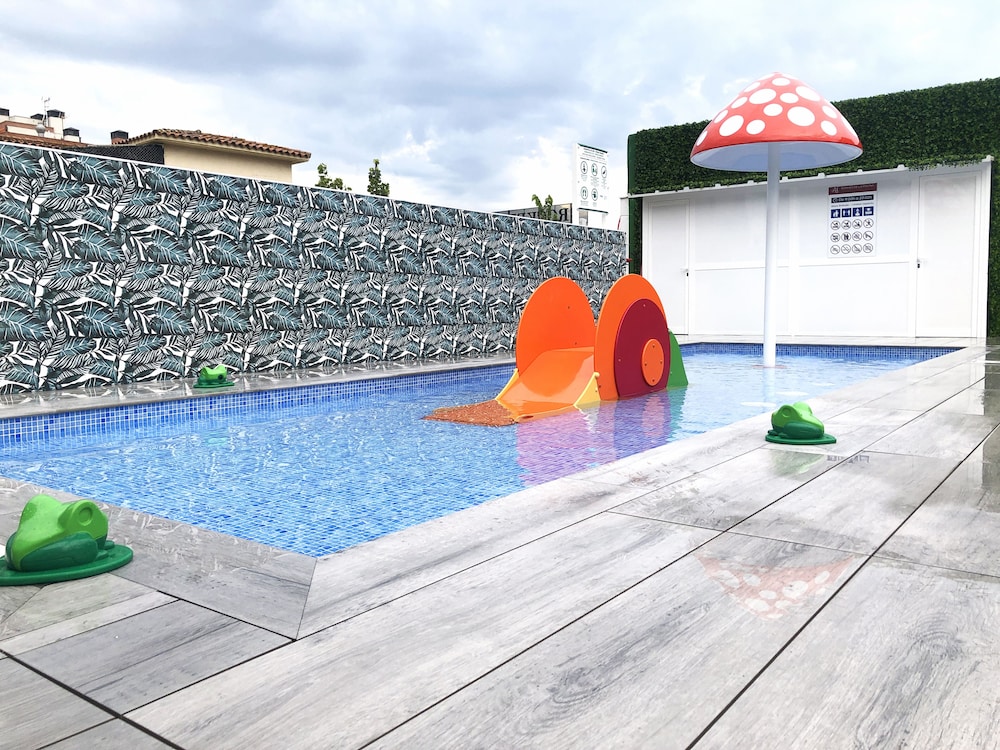Hotel Maria del Mar — Swimming pool in Lloret de Mar, Catalonia
