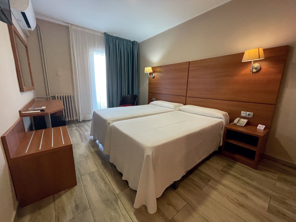 Hotel Maria del Mar — Hotel rooms in Lloret de Mar, Catalonia
