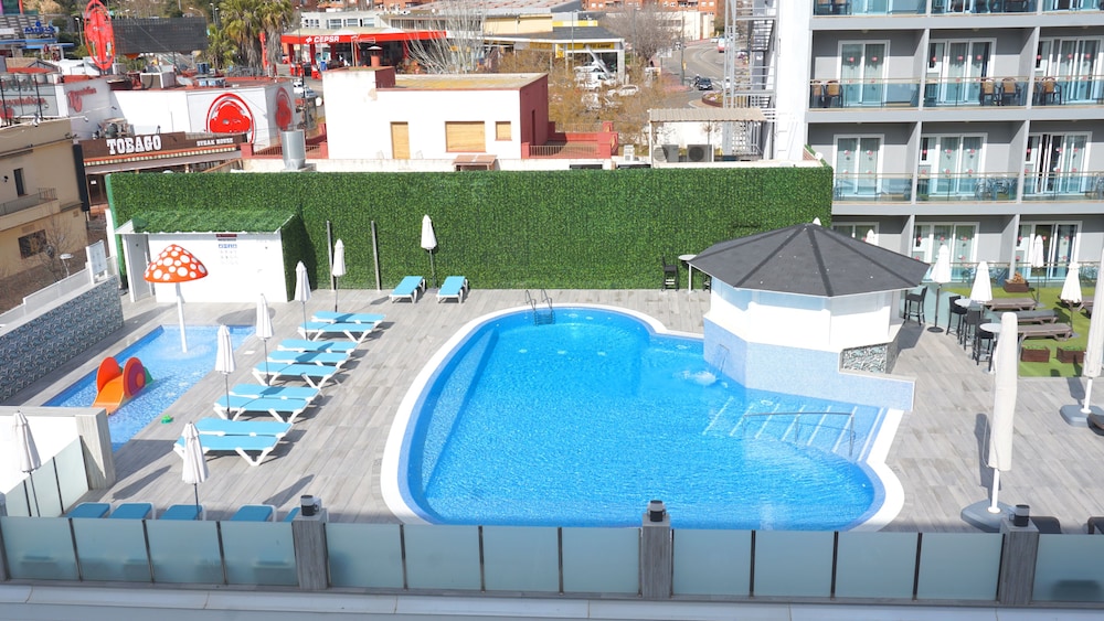 Hotel Maria del Mar — Swimming pool in Lloret de Mar, Catalonia