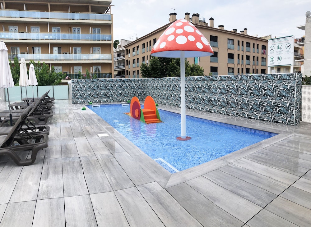 Hotel Maria del Mar — Swimming pool in Lloret de Mar, Catalonia