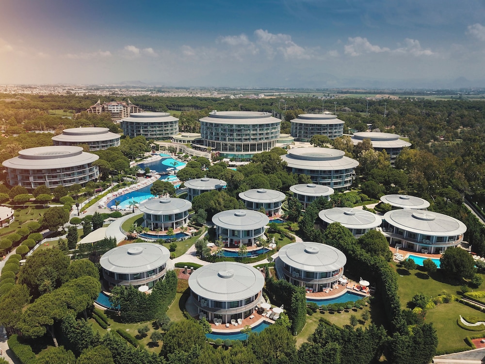Calista Luxury Resort - All Inclusive — Hotel building in Belek