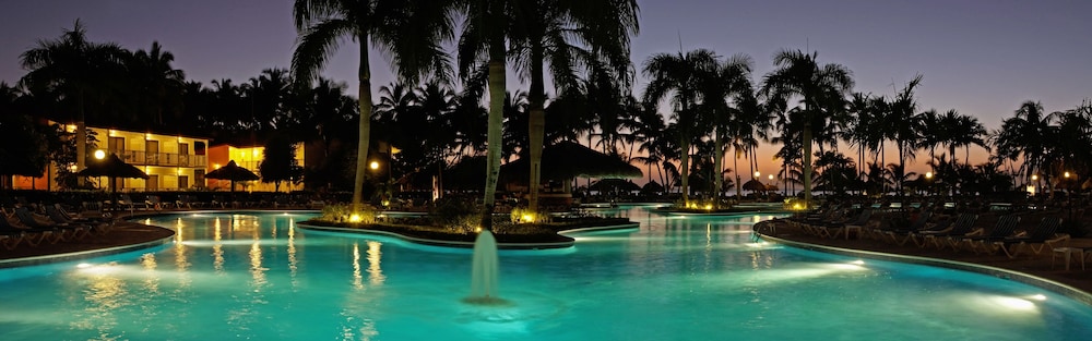 Bahia Principe Explore La Romana - Hyatt Inclusive Collection - All Inclusive — Swimming pool in San Pedro de Macoris, San Pedro de Macorís