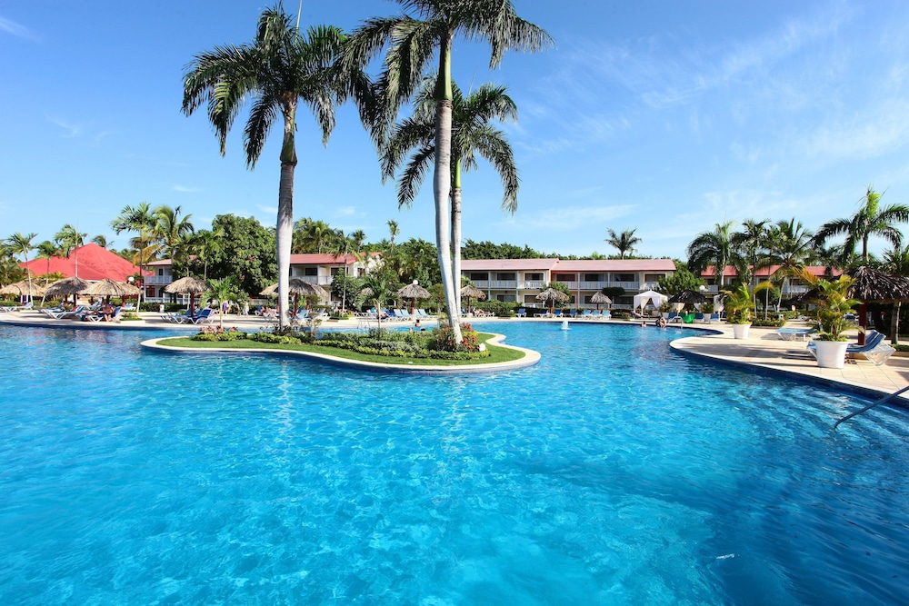 Bahia Principe Explore La Romana - Hyatt Inclusive Collection - All Inclusive — Swimming pool in San Pedro de Macoris, San Pedro de Macorís