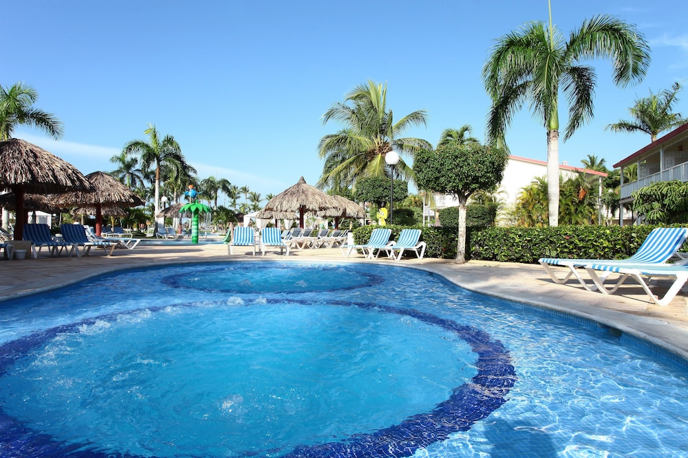 Bahia Principe Explore La Romana - Hyatt Inclusive Collection - All Inclusive — Swimming pool in San Pedro de Macoris, San Pedro de Macorís