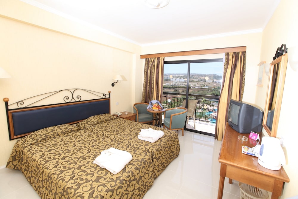 Tsokkos Gardens Hotel — Hotel rooms in Protaras, Famagusta Region