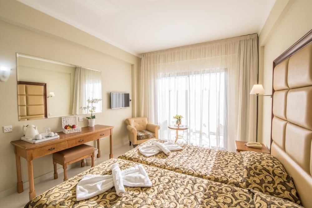 Tsokkos Gardens Hotel — Hotel rooms in Protaras, Famagusta Region